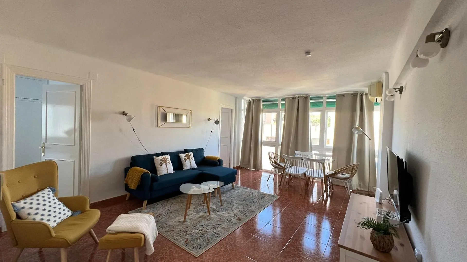 Gran Apartamento Con Parking Gratis Centro De Malaga contacts